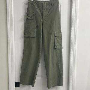 Aritzia TNA Green Cargo Pants Size 4